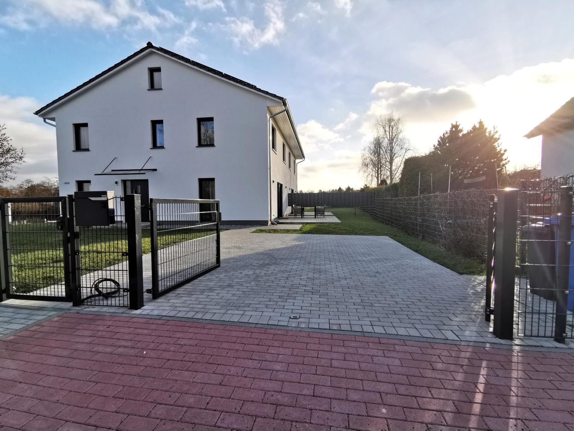 Bohnapartments Haus Zocheblick - 2 Kostenlose Parkplaetze - Sehr Ruhig - 4 Schlafzimmer - Neubau - Vollausstattung - Wlan Hoppegarten Esterno foto
