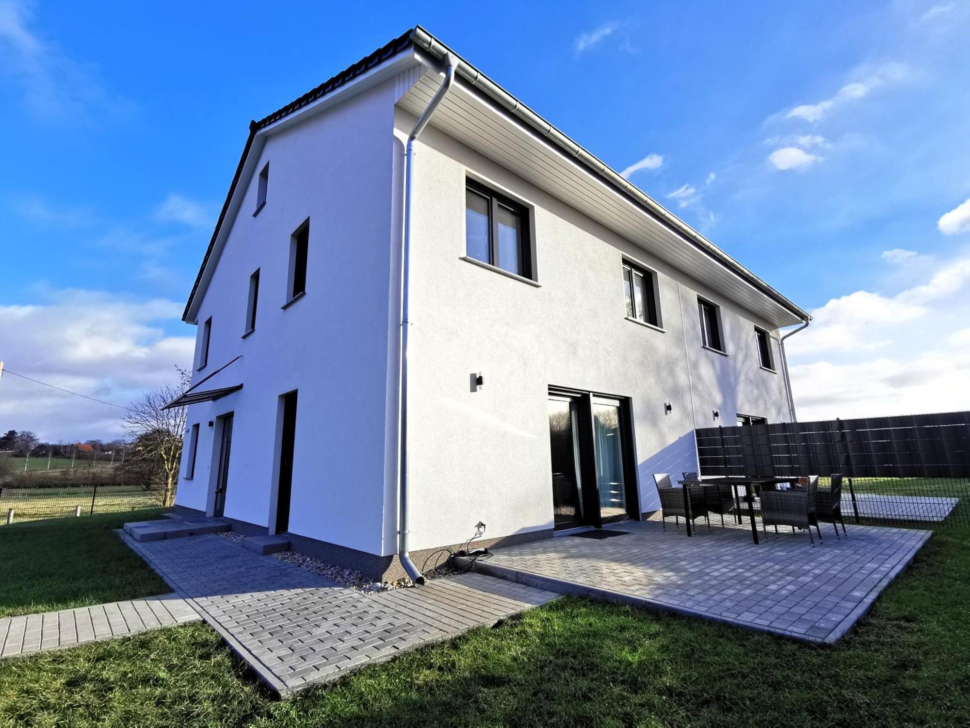 Bohnapartments Haus Zocheblick - 2 Kostenlose Parkplaetze - Sehr Ruhig - 4 Schlafzimmer - Neubau - Vollausstattung - Wlan Hoppegarten Esterno foto