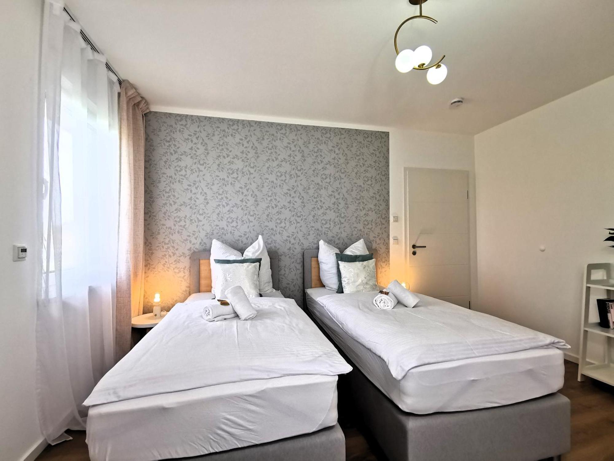 Bohnapartments Haus Zocheblick - 2 Kostenlose Parkplaetze - Sehr Ruhig - 4 Schlafzimmer - Neubau - Vollausstattung - Wlan Hoppegarten Esterno foto